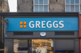 Greggs 为员工推出代词徽章